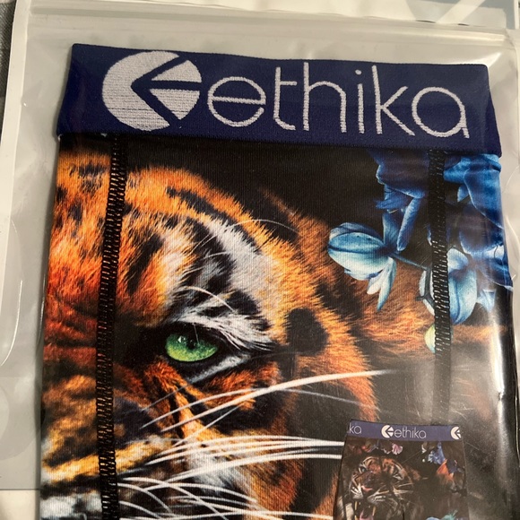 New 3 piece Men’s Ethika boxers brief Men’s Size small 28-30. - Picture 3 of 4